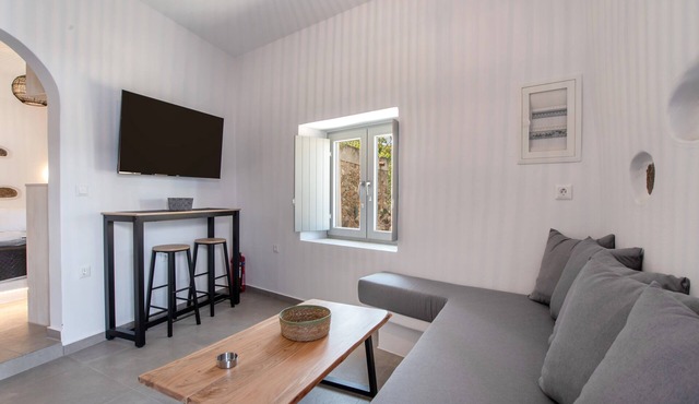 Naexon Vivlos Stone Escape Apartment with Shared Rooftop, Wi-Fi, and Air Conditioning