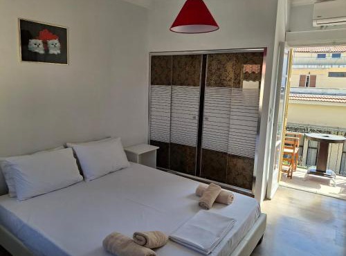 Nafpaktos happy town studio in port