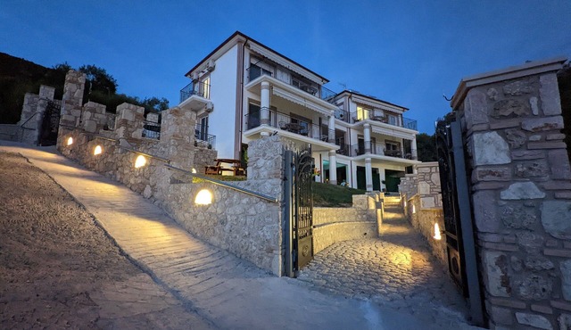 Natura Luxury Suites Parga