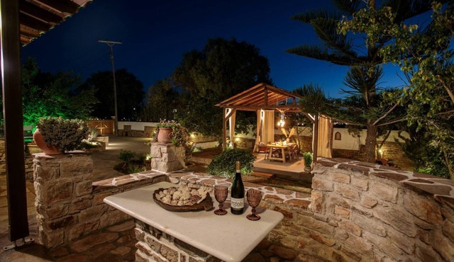 Naxos Chora Villa 'Vaporias' with amazing garden