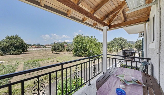 'Nefeli Apartment 1st Floor' with Sea View, Garden & Wi-Fi
