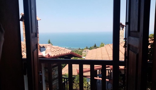 Nefeli in Palaios Panteleimon