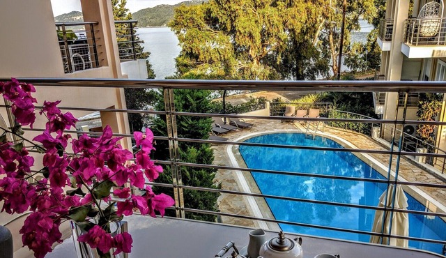 NEFELI - Ocean front view/lavish decoration /10m to water/115m2