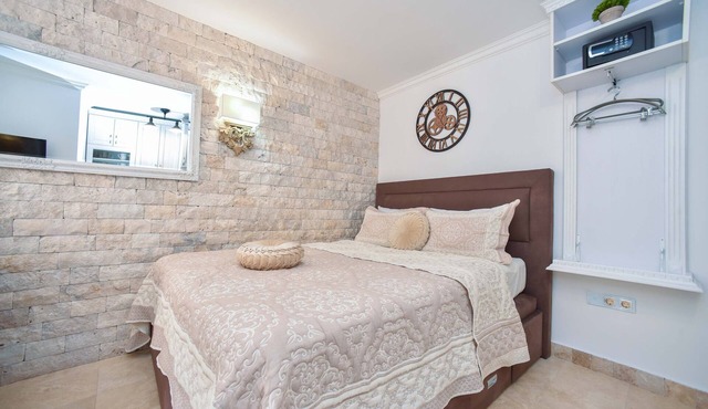 NEW AND MODERN APT IN THE HEART OF HISTORIC CENTER/STEPS TO BEACH
