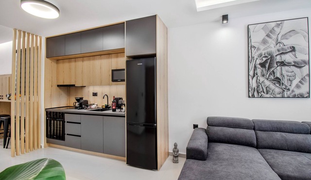 New Luxury Apartment near Center with Garden View in Iraklio