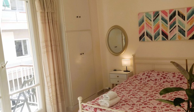 Next to Metro! Bright Apartment with Fully Equipped Kitchen in Dafni