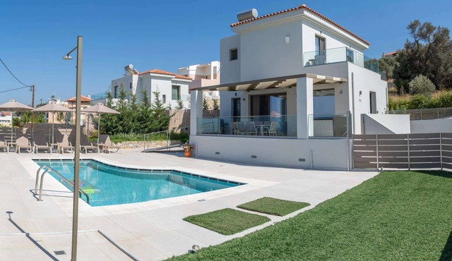 Niki - Three Bedroom Villa, Sleeps 6 in Rethymno