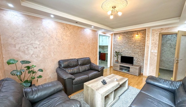 Nikki's Cozy 2-Bedroom Retreat in a Fantastic Location