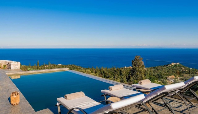 Nikolakos Villa - pirvate pool