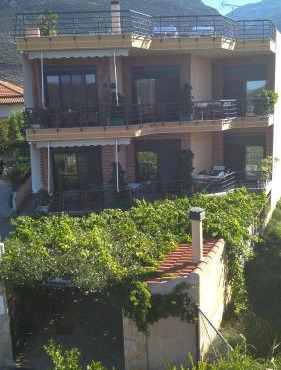 Nikolitsa Apartments