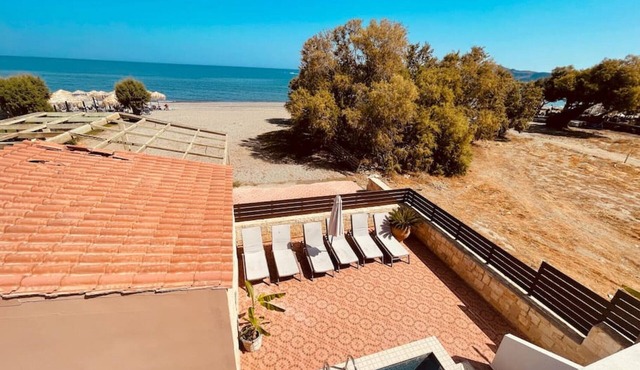 Nord Star Villa - 5meters to beach. Sleeps 7. in Platanias