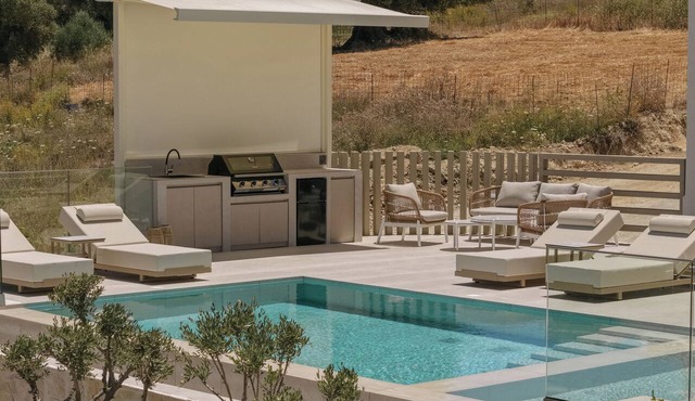 Norma Villa, Heated Pool, Walk to Shops & Dining in Rethymno