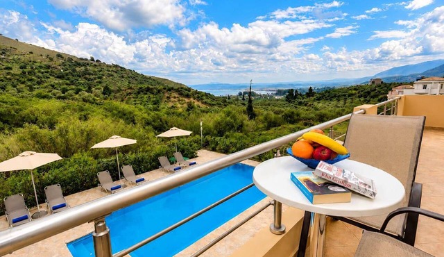 Oceana Suites & Villas - Spacious Family Suite in Exopoli