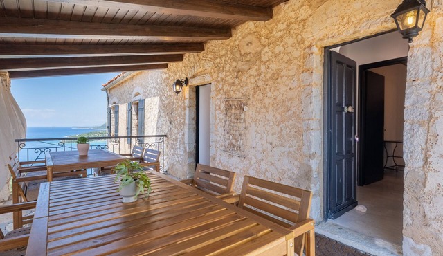 Old Manor House 3 Apartment with Sea View, Wi-Fi and Air Conditioning in Syvota