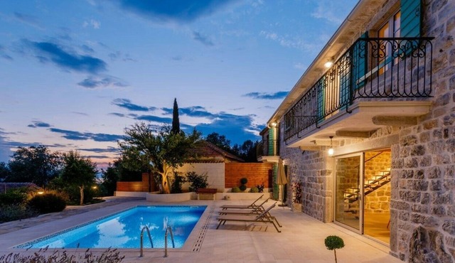 Old Stone Villa with pool, Sea and Mountain Views in Peaceful Area, Kotor Bay