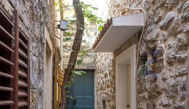 Old town apartment w/2 bedrooms nearby beach