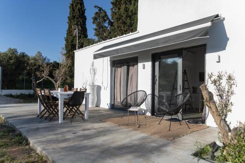Olive View Loft in Dhíkella