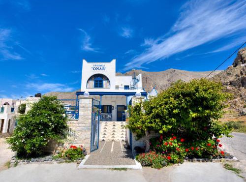 Onar Rooms & Studios in Perissa