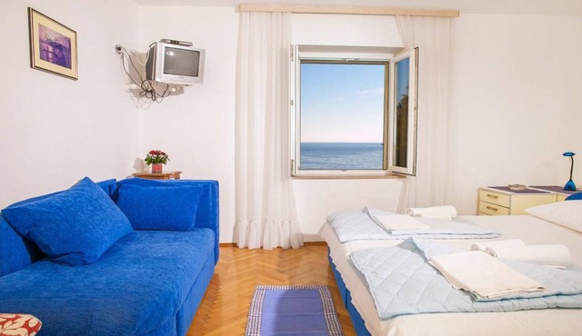 One Bedroom Apartment 3