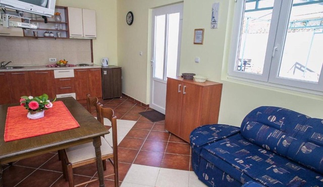 One Bedroom Apartment with Garden 3