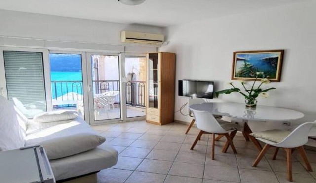 One Bedroom Apartment N