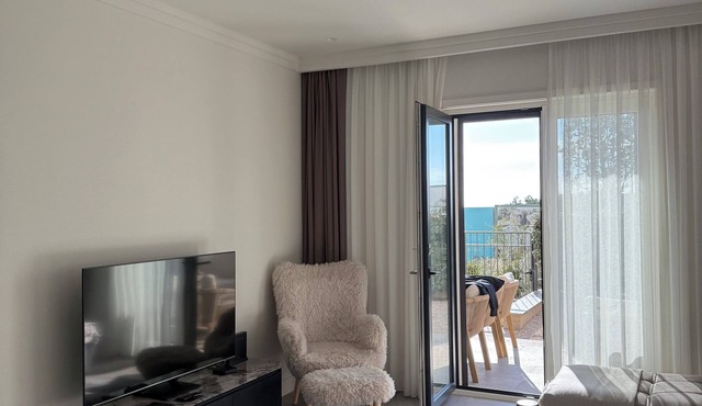 One bedroom apartment with direct access to swimming pool - Lustica Centrale