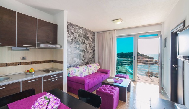 One Bedroom Apartment with shared balcony
