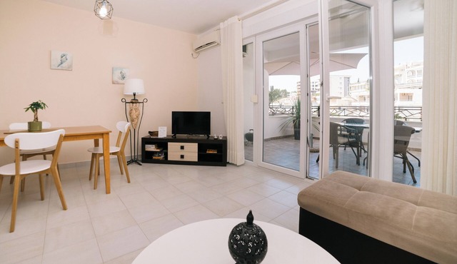 Onebedroom Apartment with Large terrace and Sea view