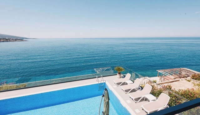 Orange villa - 7-bedroom seafront villa