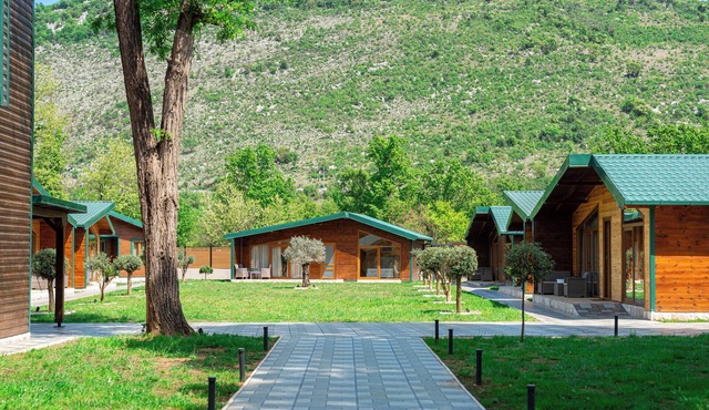 Oria Retreat w/Shared Sauna & Pool