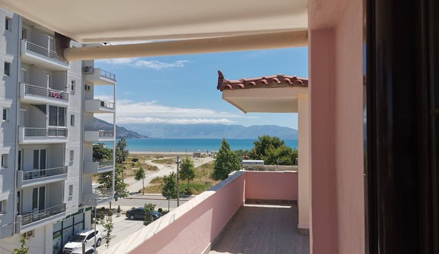Osmenaj Studios - Penthouse Apartment with Living Room & Family Bedroom in Vlore in Vlorë