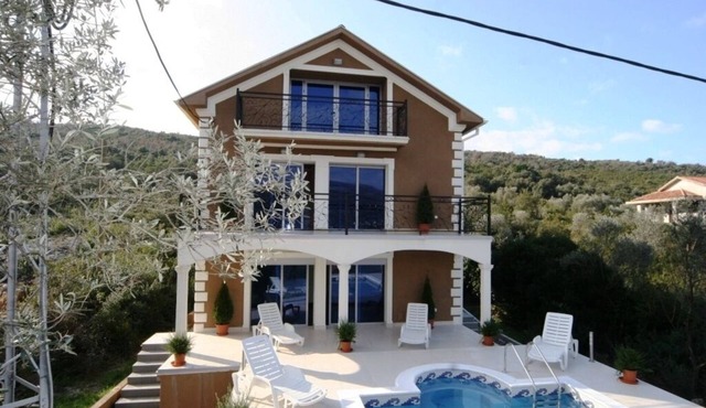 Outstanding villa with private pool and breath taking sea view