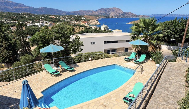 Panoramic views & Private Pool. Walk to beach & tavernas in Almyrida or Plaka. in Apokoronas