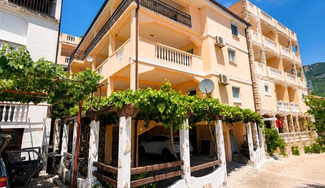 Papillon Apartments