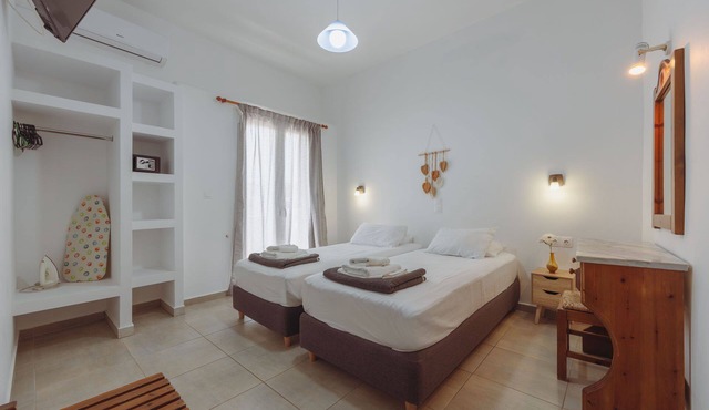 Pavlos Place in Antiparos