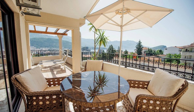 Penthouse apartment with jacuzzi on the terrace