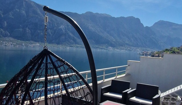 Penthouse D&D apartment, pet friendly, first line to the sea