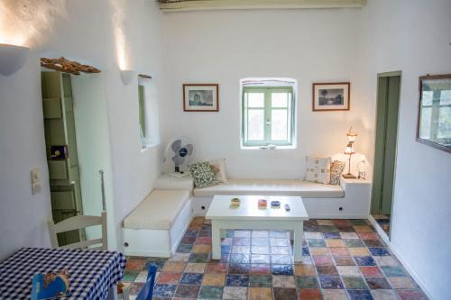 Perivoli House in Mylopotas