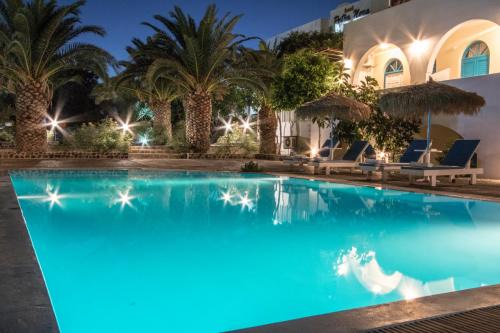 Petra Nera in Santorini