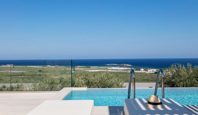 Petras Resort in Limeniskos