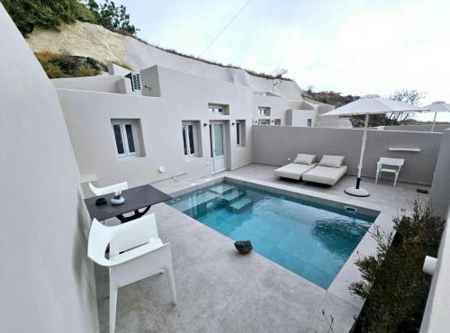 Petroma Cave Suites