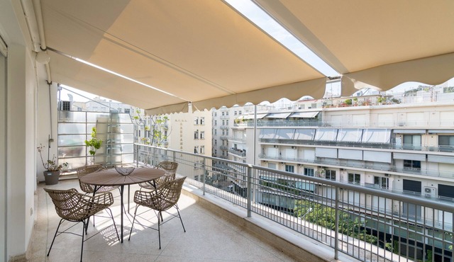 Phaedrus Living: City Center Flat Michalakopoulou