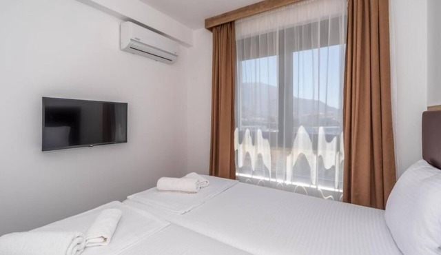 Pharos Hotel in Bar