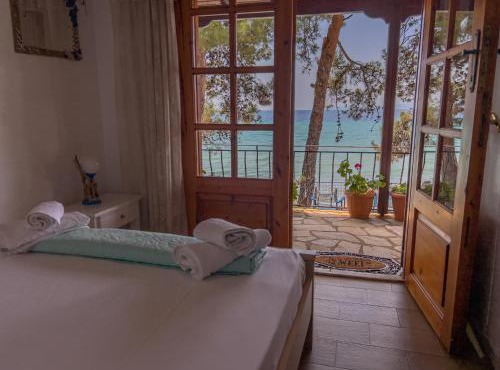 Pine Beach House in Skala Kallirachis