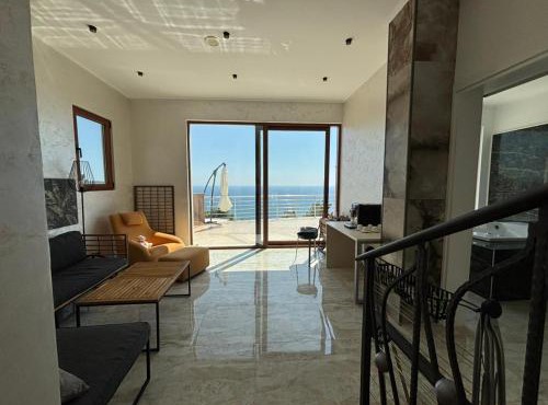 Pines & Waves Spacious House with the Sea View