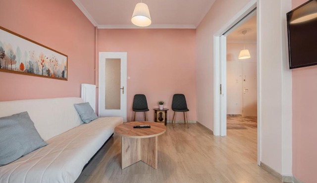 Piraeus Pasalimani Veranda for up to 6, near metro in Athens