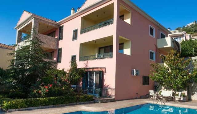 Pirofani Villa Apartments
