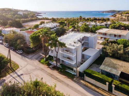 PJ Properties Studio in Sounio steps away from the beach in Sounio