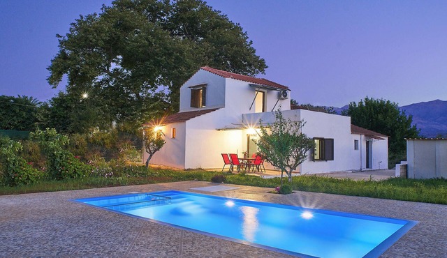 Platanos Stone House I With Shared Pool in Chania