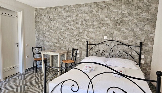 Politimi N8 Studio with Mountain View, Wi-Fi, and Air Conditioning in Amorgos